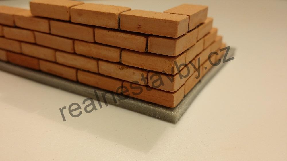 MODEL PLNÉ PÁLENÉ CIHLY V MĚŘÍTKU 1:20 (400KS)