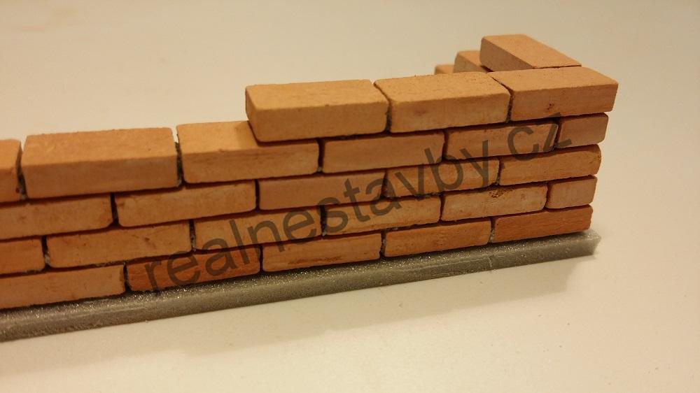 MODEL PLNÉ PÁLENÉ CIHLY V MĚŘÍTKU 1:20 (400KS)