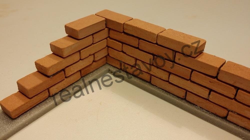 MODEL PLNÉ PÁLENÉ CIHLY V MĚŘÍTKU 1:20 (400KS)
