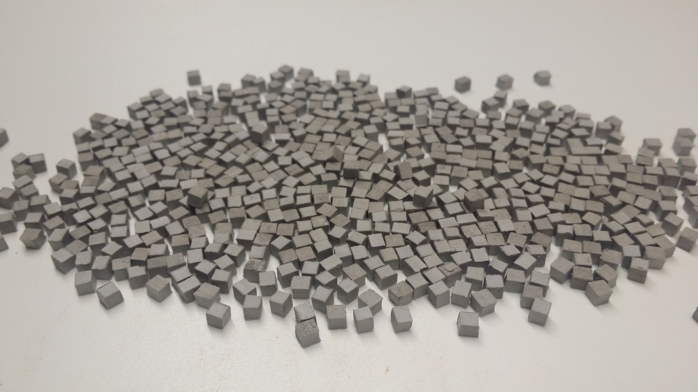 MODEL DLAŽEBNÍ KOSTKY V MĚŘÍTKU 1:35 (1800KS)